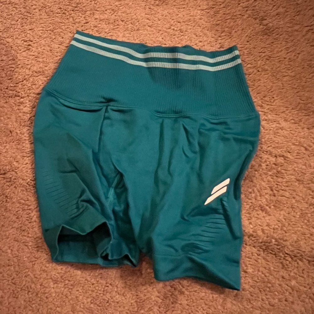 Doyoueven scrunch shorts xs‎
